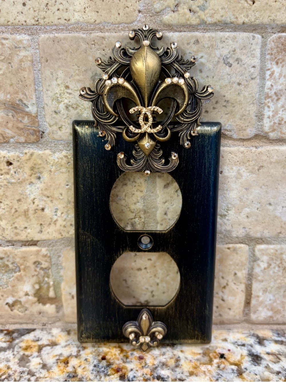 Fleur-de-Lis Double Outlet Plate Cover